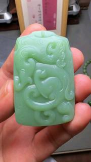 和田玉碧玉挂件牌子螭牌,俄碧老料,夹层料子,粉青绿底 65克
