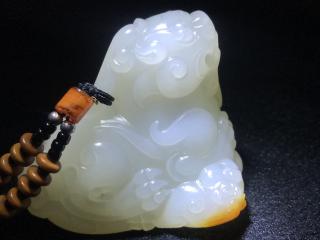 如何通过灯来吃透和田玉
