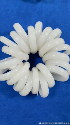和田玉手镯新品,欢迎选购通货