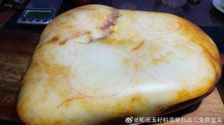 收藏款新疆和田玉籽料原石,8.5公斤,公斤级的大料,这一块啥都有了