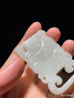 老和田玉刘海戏金蟾提携:玉凝老润,提携戏蟾藏童趣