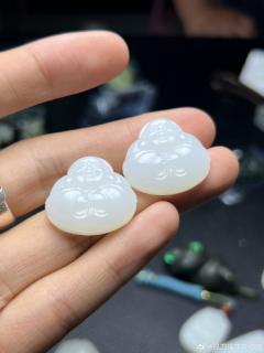 白玉抱抱佛小吊坠细度过灯