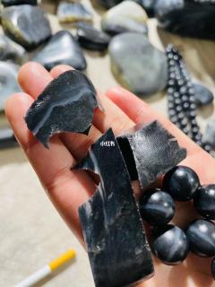 一线天极品:正宗新疆和田玉籽料青花